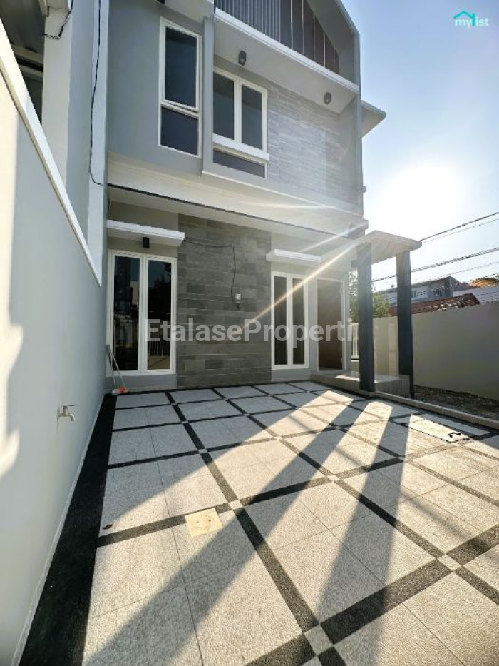 Foto properti Rumah Baru Gress 2 Lt Model Scandinavian Tenggilis Tengah Dekat Raya Prapen Dan Jemursari 6