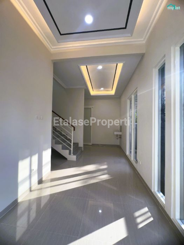 Foto properti Rumah Baru Gress 2 Lt Model Scandinavian Tenggilis Tengah Dekat Raya Prapen Dan Jemursari 3