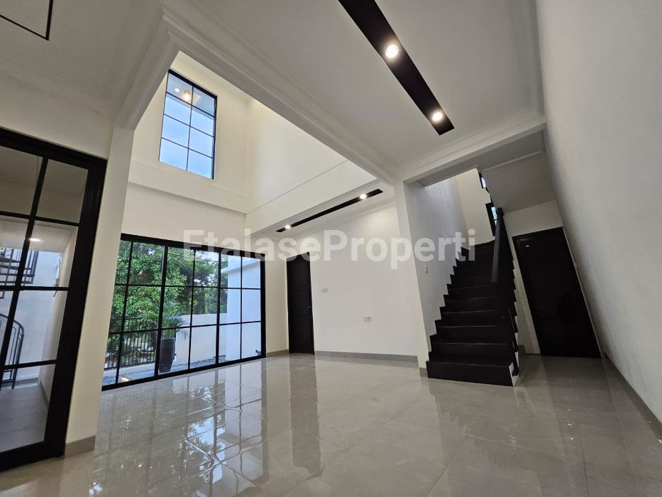 Foto properti Dijual Rumah Baru Gress 2 Lantai Hook Rungkut Asri Siap Huni 2