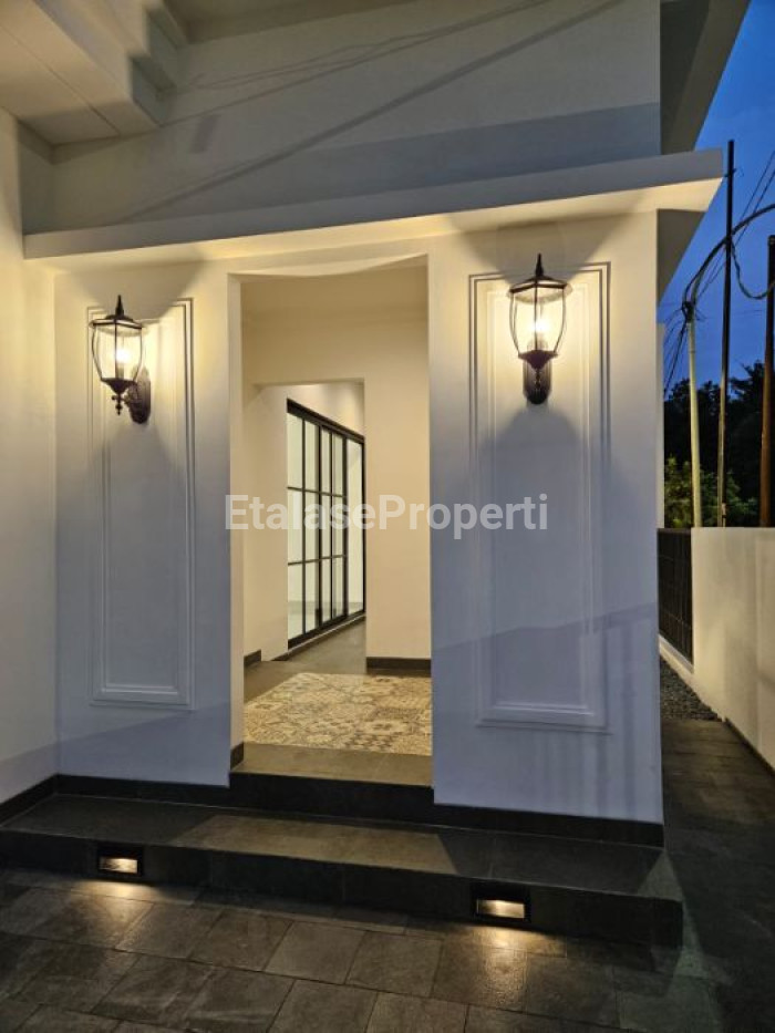Foto properti Dijual Rumah Baru Gress 2 Lantai Hook Rungkut Asri Siap Huni 3
