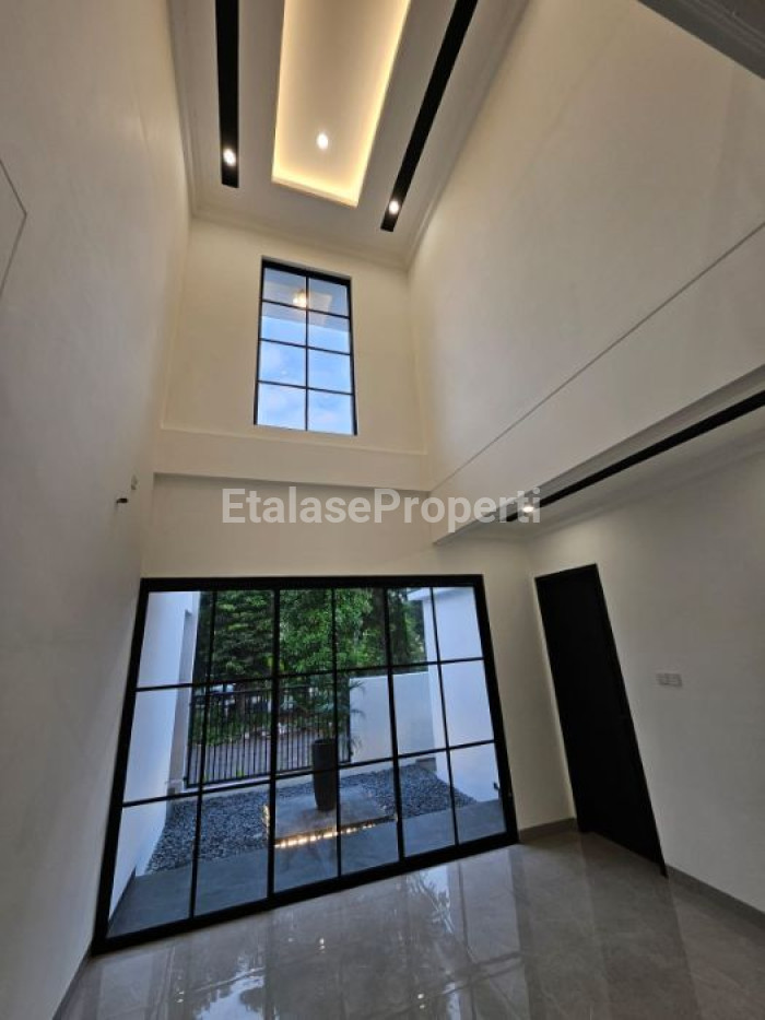 Foto properti Dijual Rumah Baru Gress 2 Lantai Hook Rungkut Asri Siap Huni 5