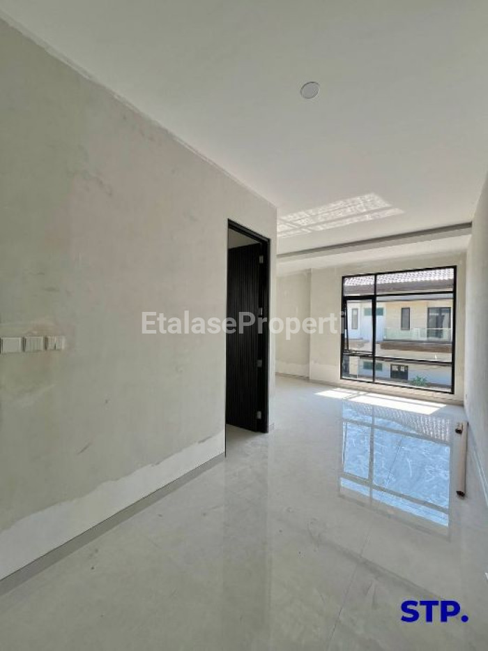 Foto properti Rumah Baru Hoek Di Boulevard Galaxi Bumi Permai Araya Tahap 2 6