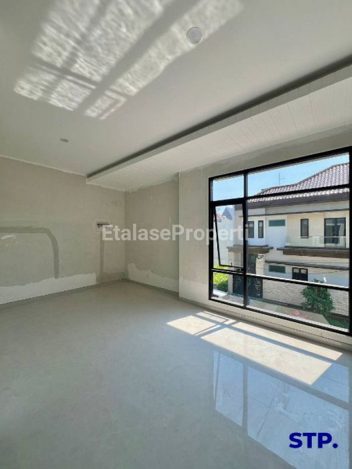 Foto properti Rumah Baru Hoek Di Boulevard Galaxi Bumi Permai Araya Tahap 2 7