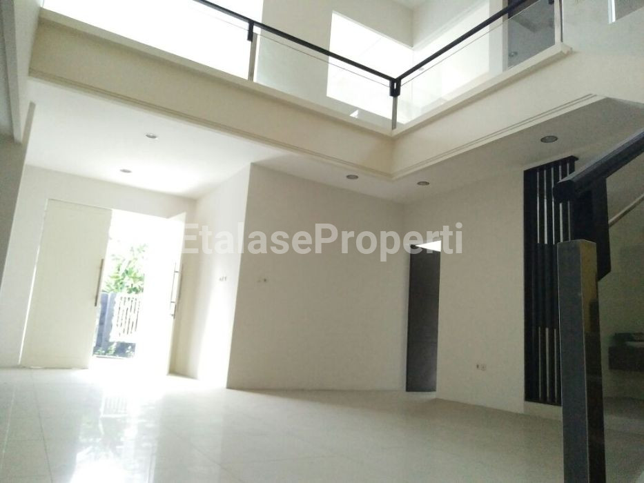 Foto properti Nginden Intan Rumah Baru Jos Tenan 3