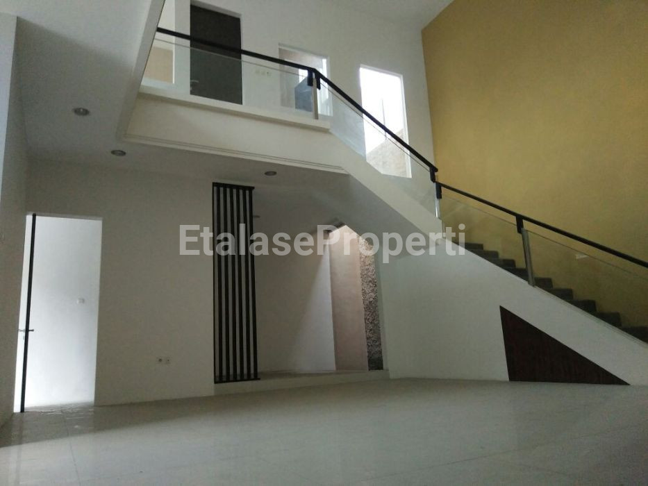 Foto properti Nginden Intan Rumah Baru Jos Tenan 6