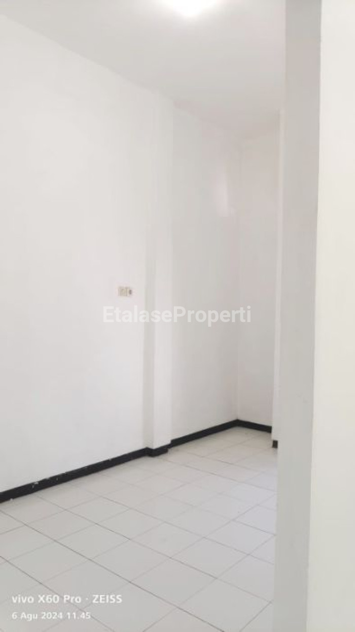 Foto properti Disewakan Ruko Siap Pakai Di Wadung Asri Sidoarjo 3