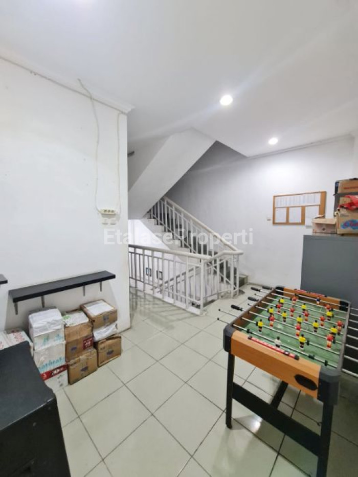 Foto properti Disewakan Ruko Central Park Raya Mulyosari Langka 5