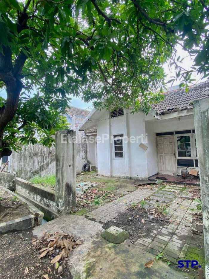 Foto properti Rumah Hitung Tanah Di Raya Wiguna Timur 2