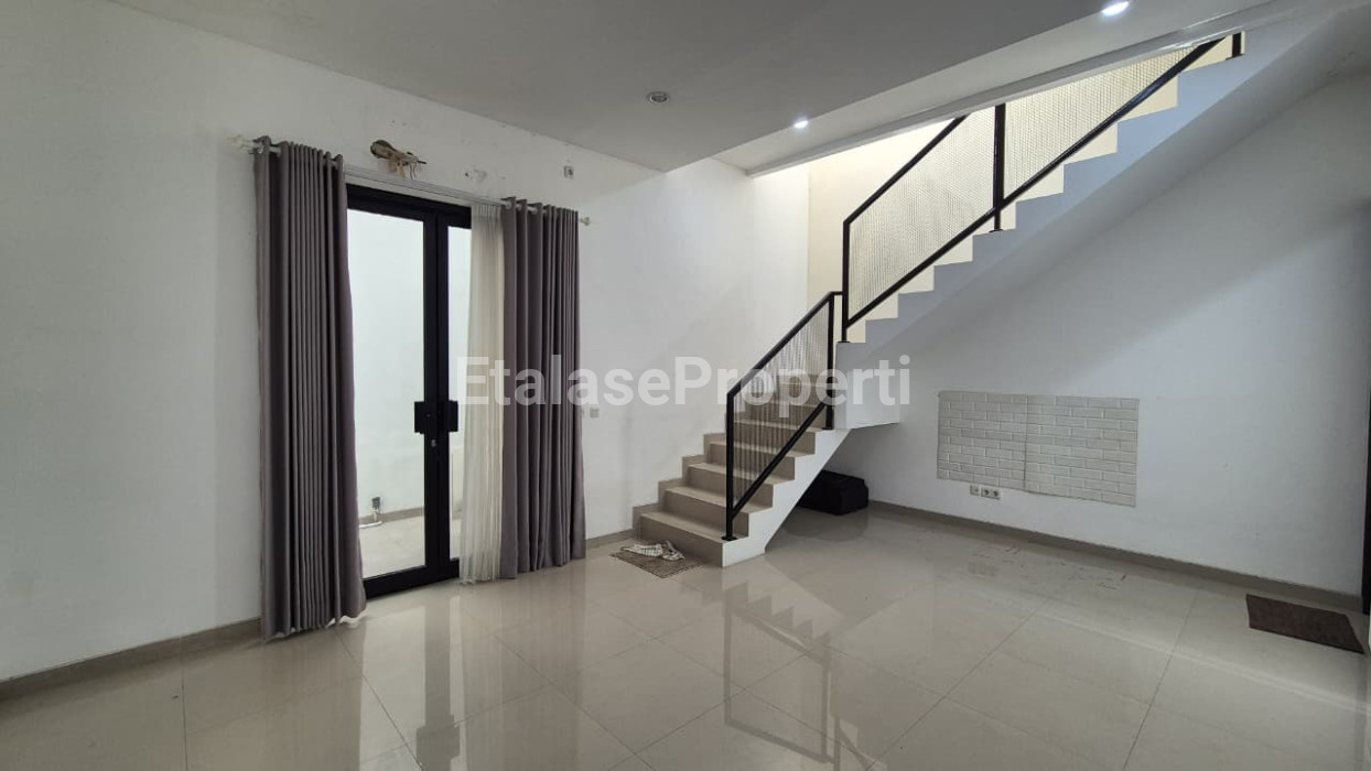 Foto properti Disewakan Rumah Di Darmo Harapan Indah Kosongan 4