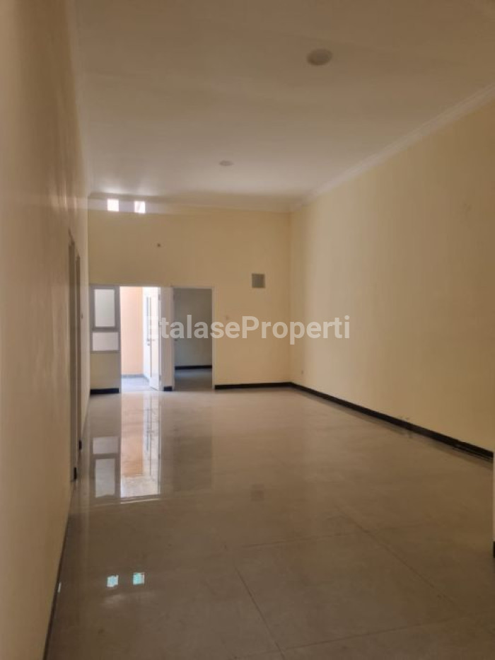 Foto properti Dijual Rumah Siap Huni Deket G M Di Jalan Cancer Sby 4