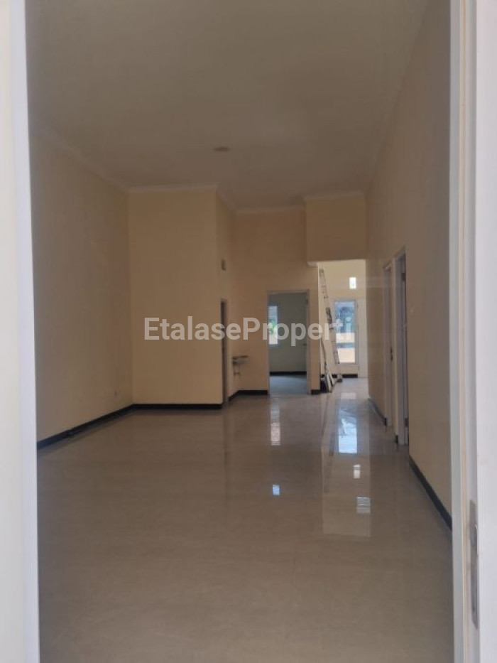Foto properti Dijual Rumah Siap Huni Deket G M Di Jalan Cancer Sby 7