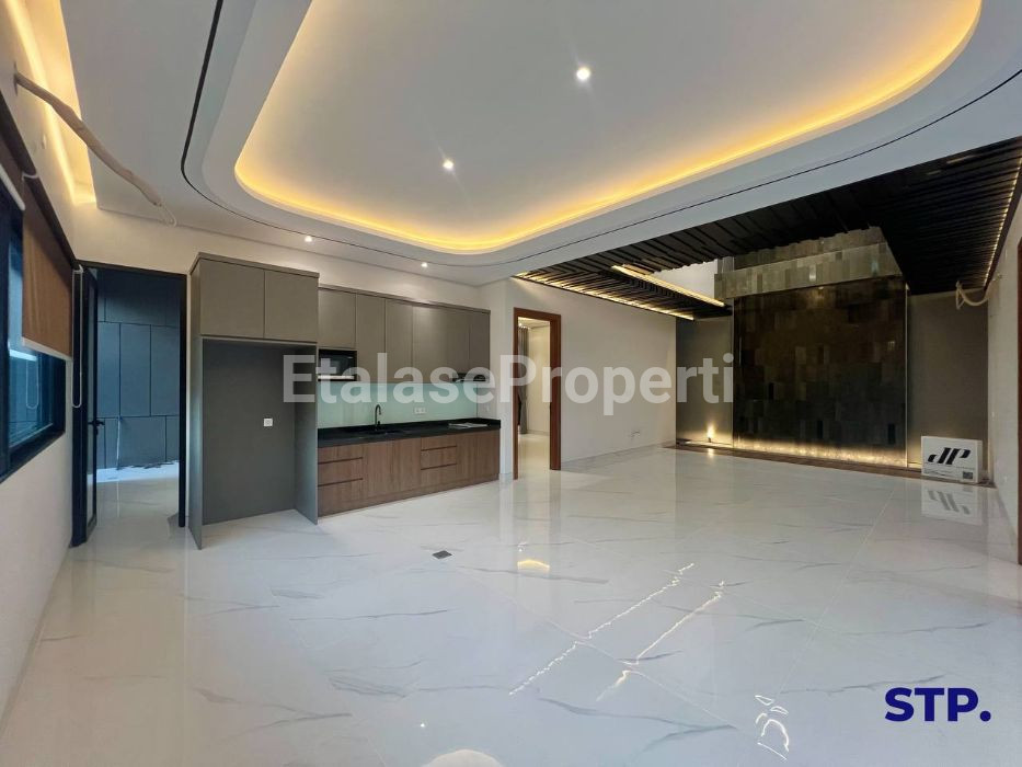 Foto properti Modern - Tropical 2025! Rumah Baru Di Manyar Kertoadi Surabaya 9