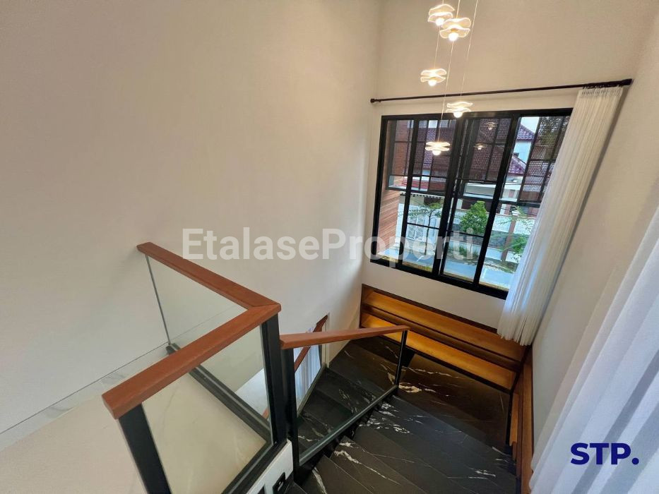 Foto properti Modern - Tropical 2025! Rumah Baru Di Manyar Kertoadi Surabaya 11