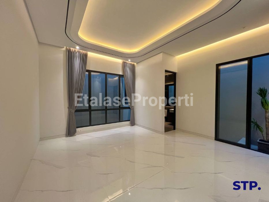 Foto properti Modern - Tropical 2025! Rumah Baru Di Manyar Kertoadi Surabaya 5