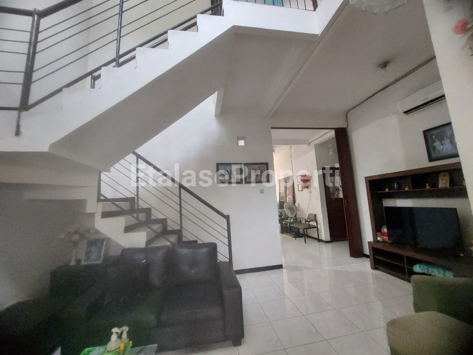 Foto properti Rumah Dijual Di Babatan Pilang Wiyung Surabaya Barat 4