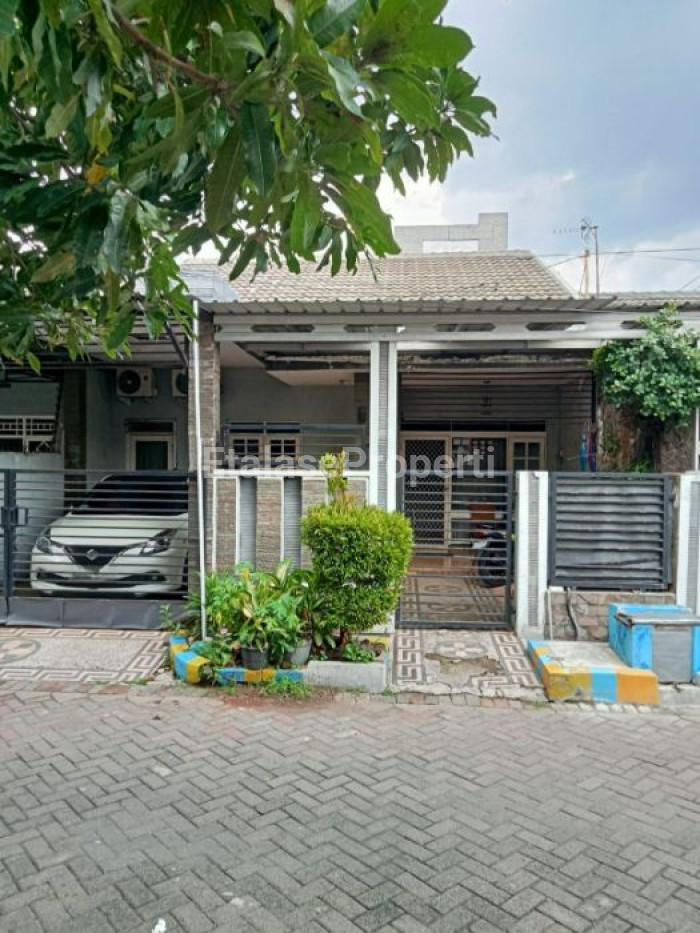 Foto properti Jual Cepat Rumah Di Kutisari Indah Barat, Surabaya. 1