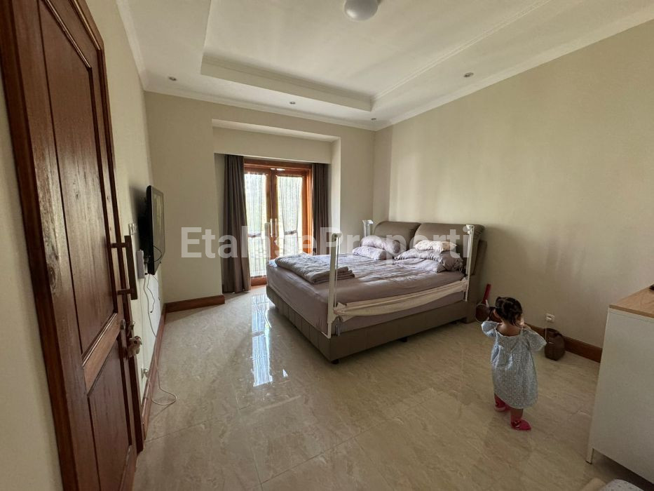 Foto properti Rumah Mewah FLORAYA Margorejo Pojok Siap Huni 6