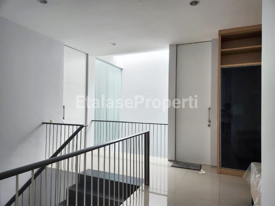 Foto properti Jual Cepat Rumah Di Crystal Golf Citraland Utama Lokasi Depan Dekat Patung Merlion 7