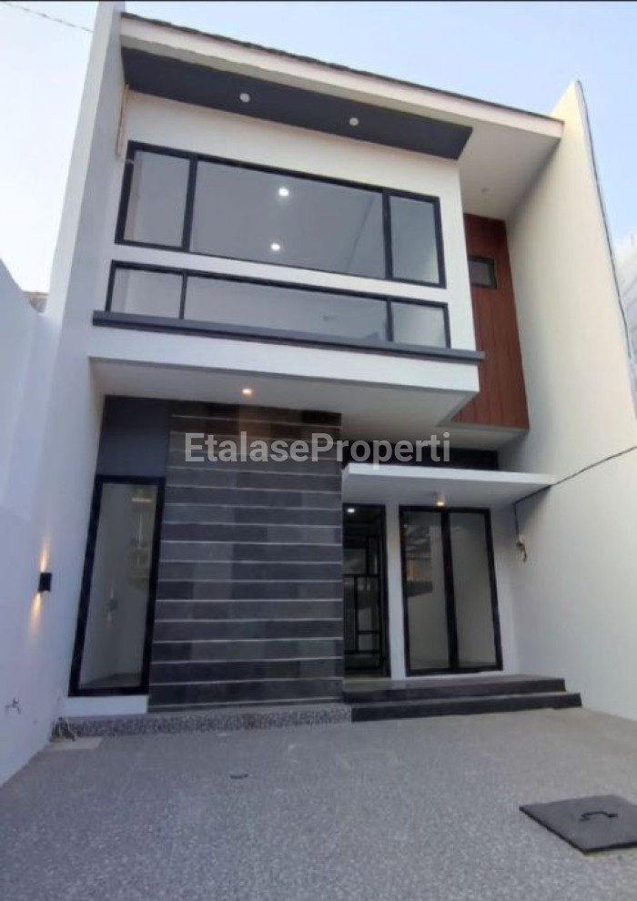 Foto properti Rumah Baru Gress Klampis Semolo Tengah Strategis Tengah Kota 1