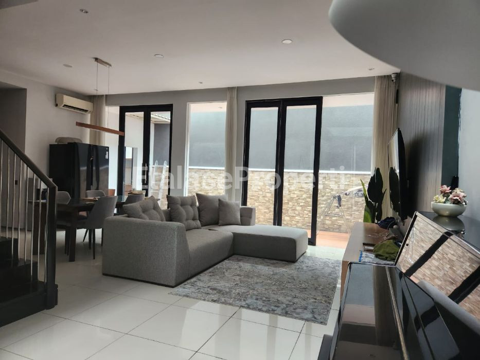 Foto properti Rumah Full Furnish Cocok Untuk Expath  Mewah Estetik Crystal Golf Citraland 4
