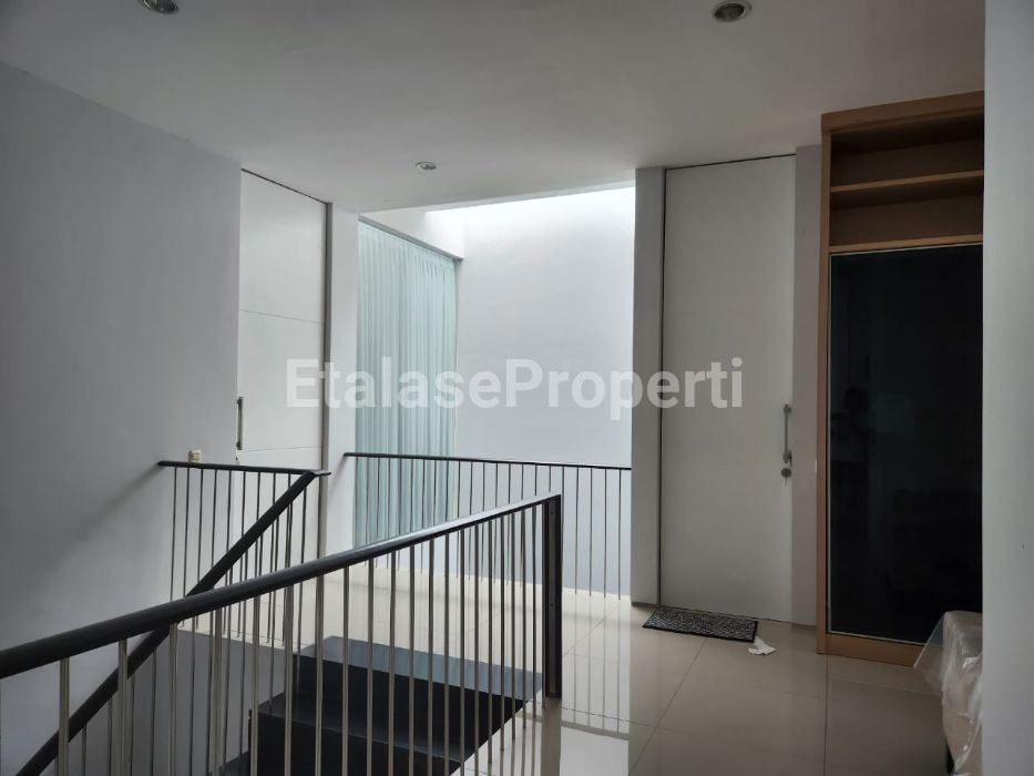 Foto properti Rumah Full Furnish Cocok Untuk Expath  Mewah Estetik Crystal Golf Citraland 6