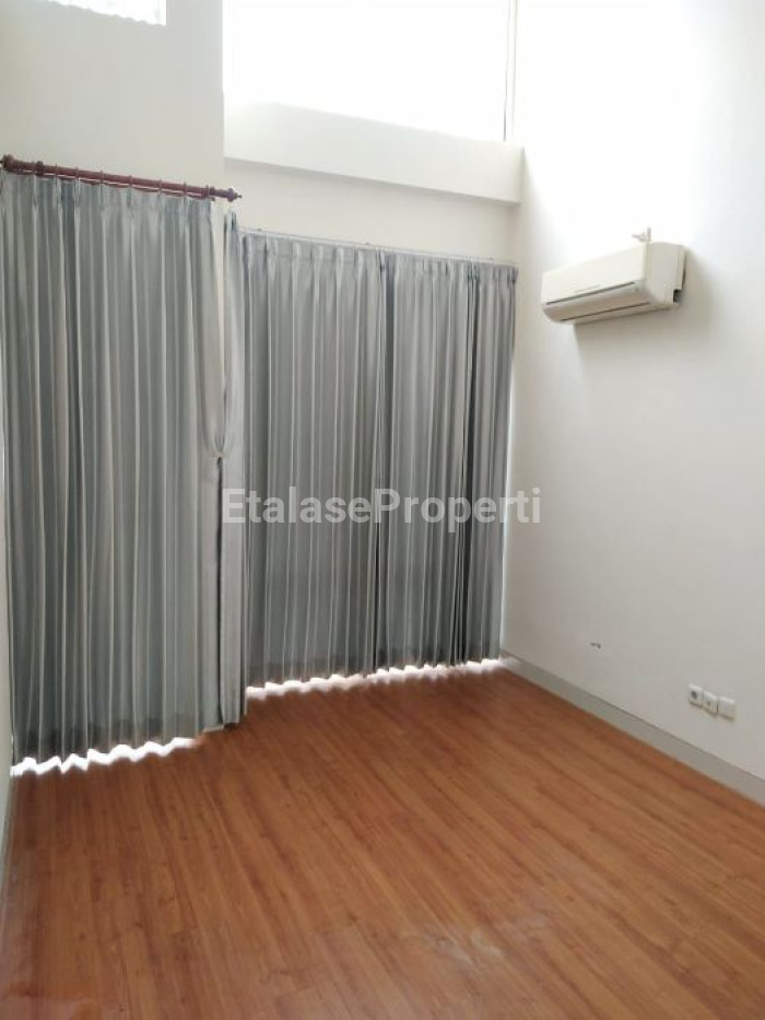 Foto properti Jual Rumah Zimbali Costa Grand Island Pakuwon City Minimalis 6