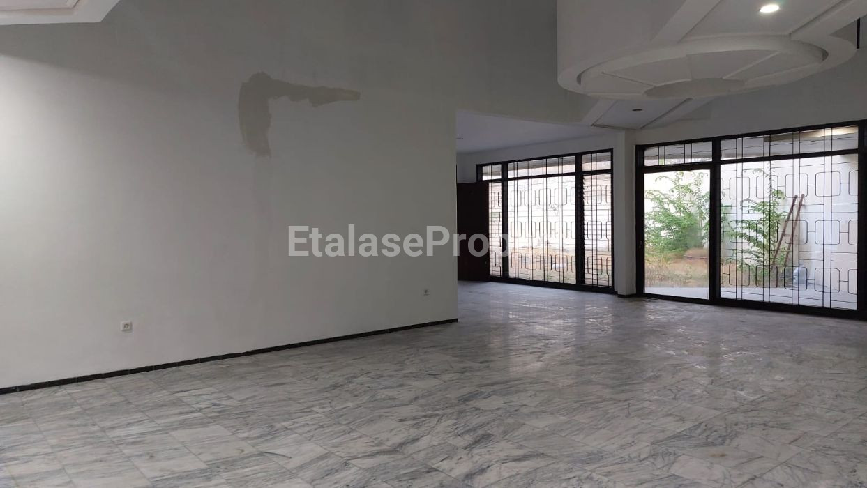 Foto properti Disewakan Lokasi Komersial Raya Dharmahusada Indah Cocok Untuk Usaha 2