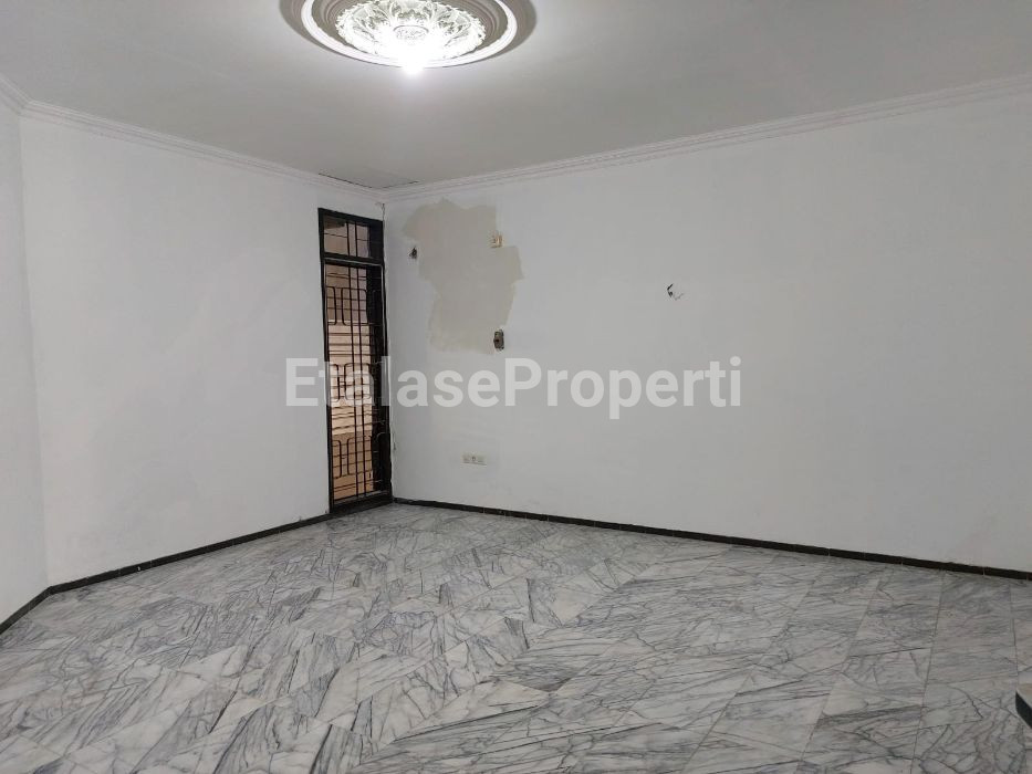 Foto properti Disewakan Lokasi Komersial Raya Dharmahusada Indah Cocok Untuk Usaha 4