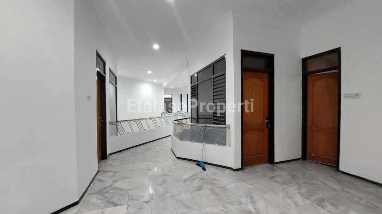 Foto properti Disewakan Lokasi Komersial Raya Dharmahusada Indah Cocok Untuk Usaha 7