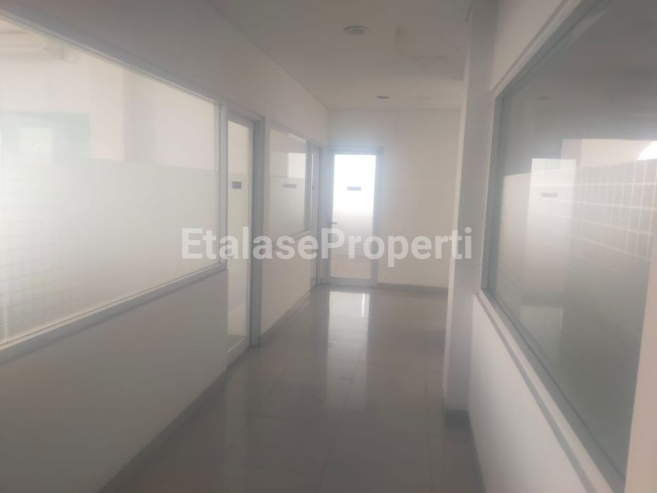 Foto properti Disewakan :  Showroom Di Raya Menganti Lidah Kulon 2