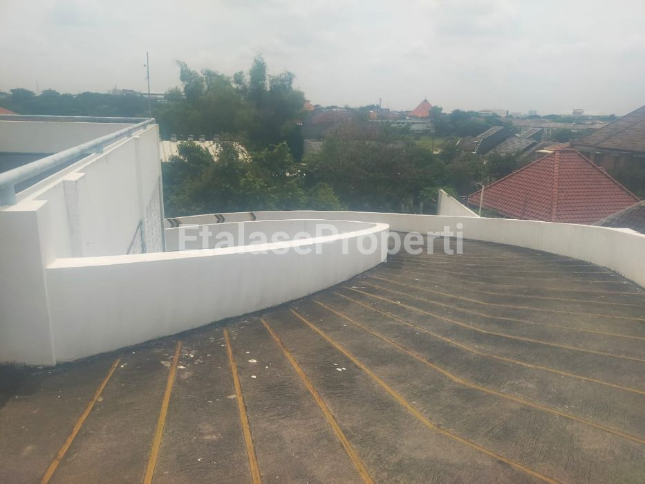Foto properti Disewakan :  Showroom Di Raya Menganti Lidah Kulon 9