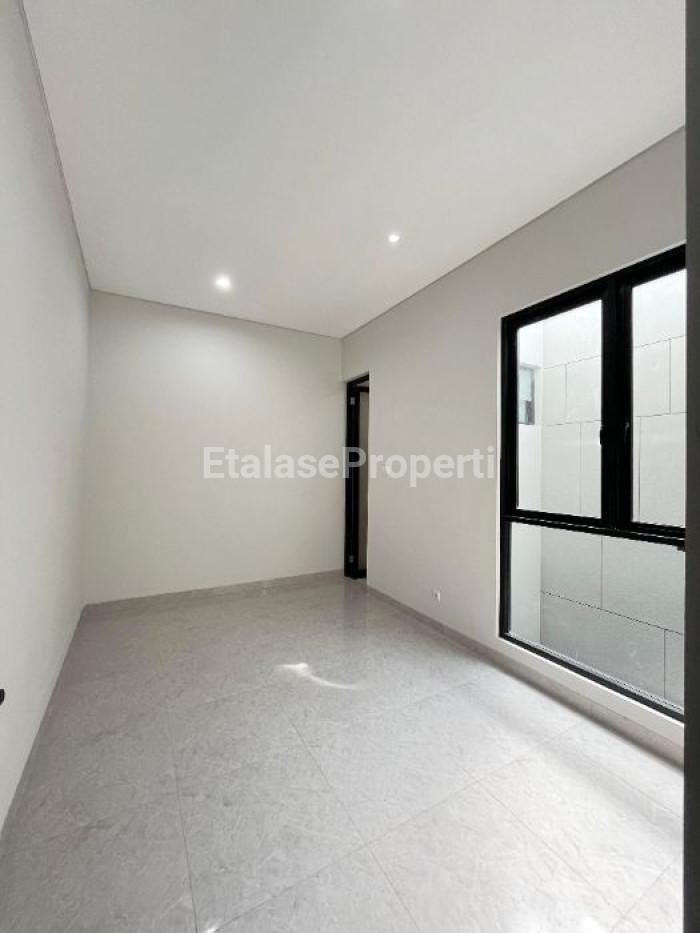 Foto properti Rumah Di Nirwana Eksekutif Blok BB Baru Gress Bagus Siap Huni 4
