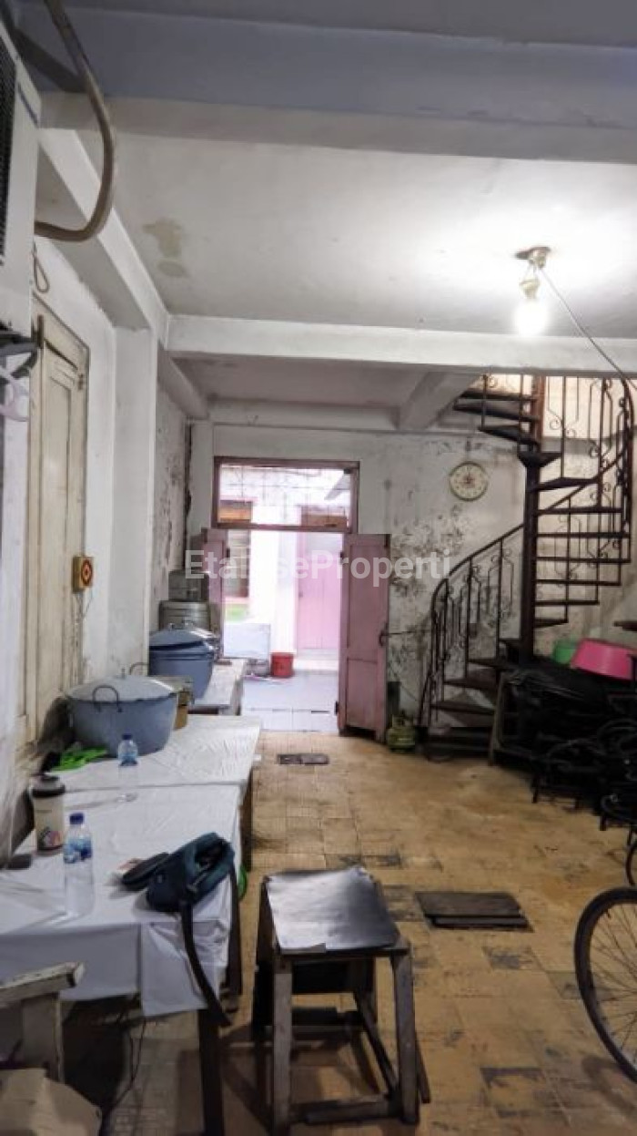 Foto properti Dijual Rumah Usaha Jl. Krembangan Barat Surabaya 2