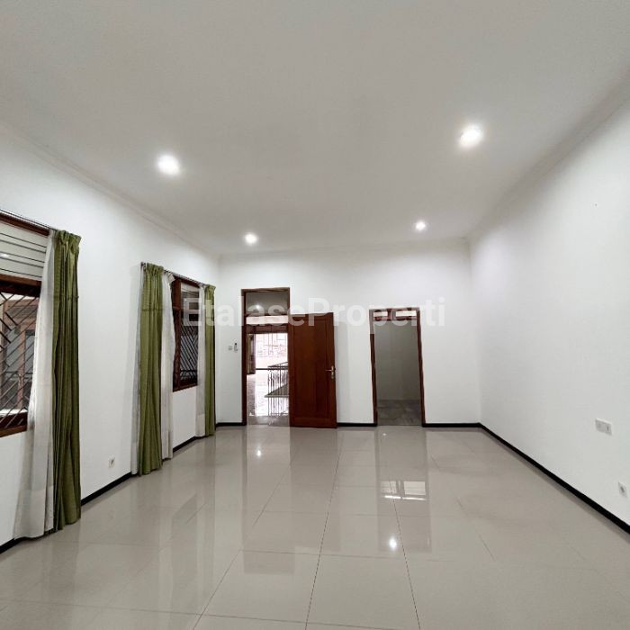 Foto properti Disewakan Rumah Bagus Terawat Di Kertajaya Indah 9