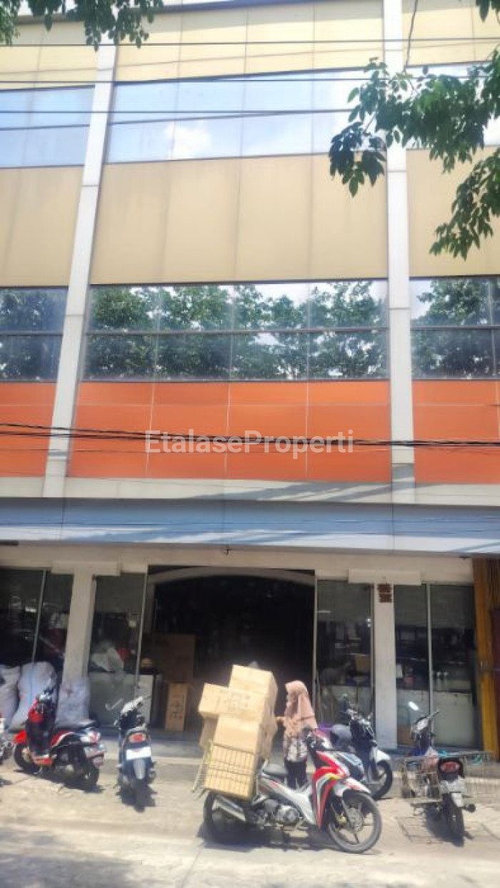 Foto properti Raya Dupak Ruko 3 Lantai Strategis Siap Pakai 1