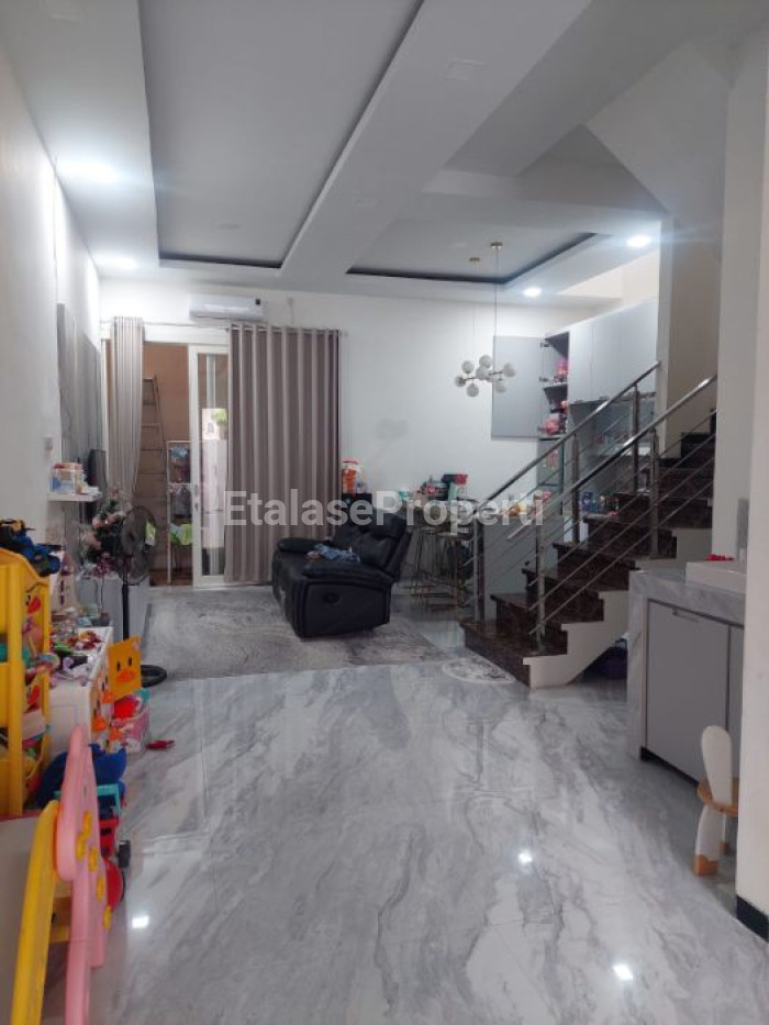 Foto properti *Dijual Rumah Mulyosari Prima Utara* 2