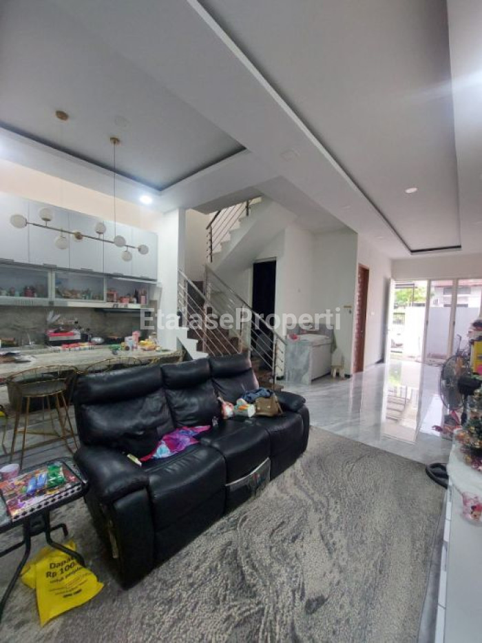 Foto properti *Dijual Rumah Mulyosari Prima Utara* 3