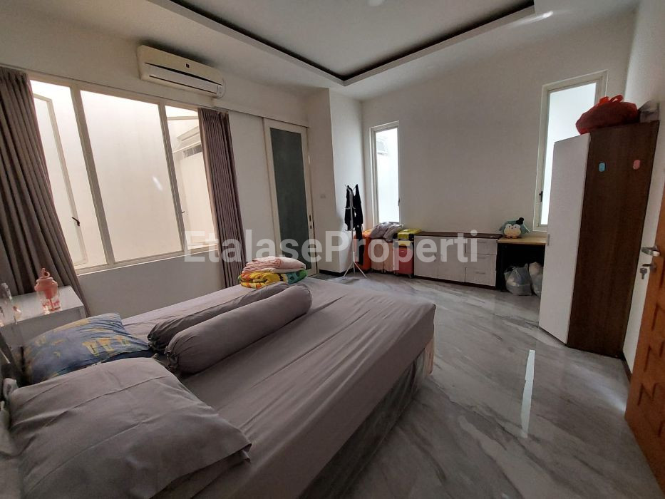 Foto properti *Dijual Rumah Mulyosari Prima Utara* 8