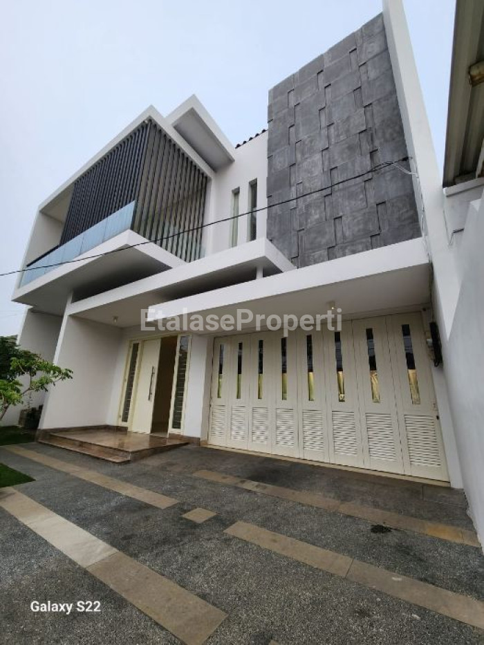 Foto properti Rumah Bagus Minimalis Modern Jemursari Timur Siap Huni 1
