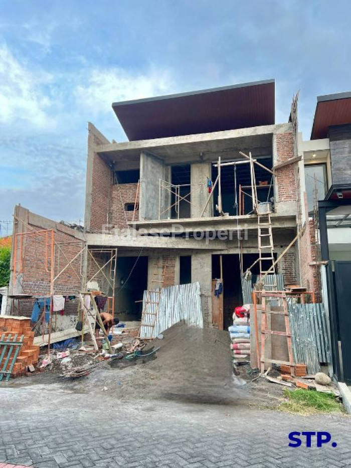 Foto properti Rumah Baru Kontemporer Manyar Jaya 2 Lantai 3