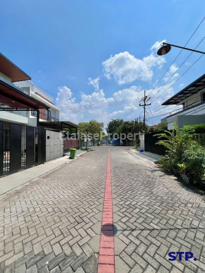 Foto properti Rumah Baru Kontemporer Manyar Jaya 2 Lantai 4