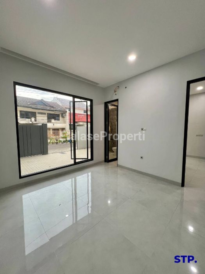 Foto properti Rumah Baru Kontemporer Manyar Jaya 2 Lantai 4