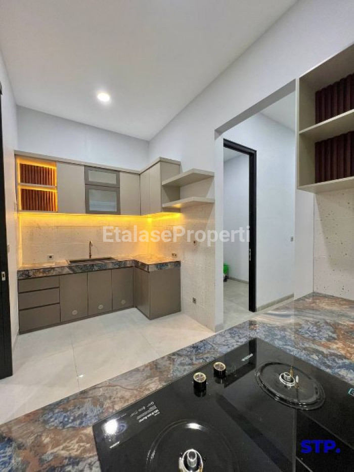 Foto properti Rumah Baru Kontemporer Manyar Jaya 2 Lantai 6