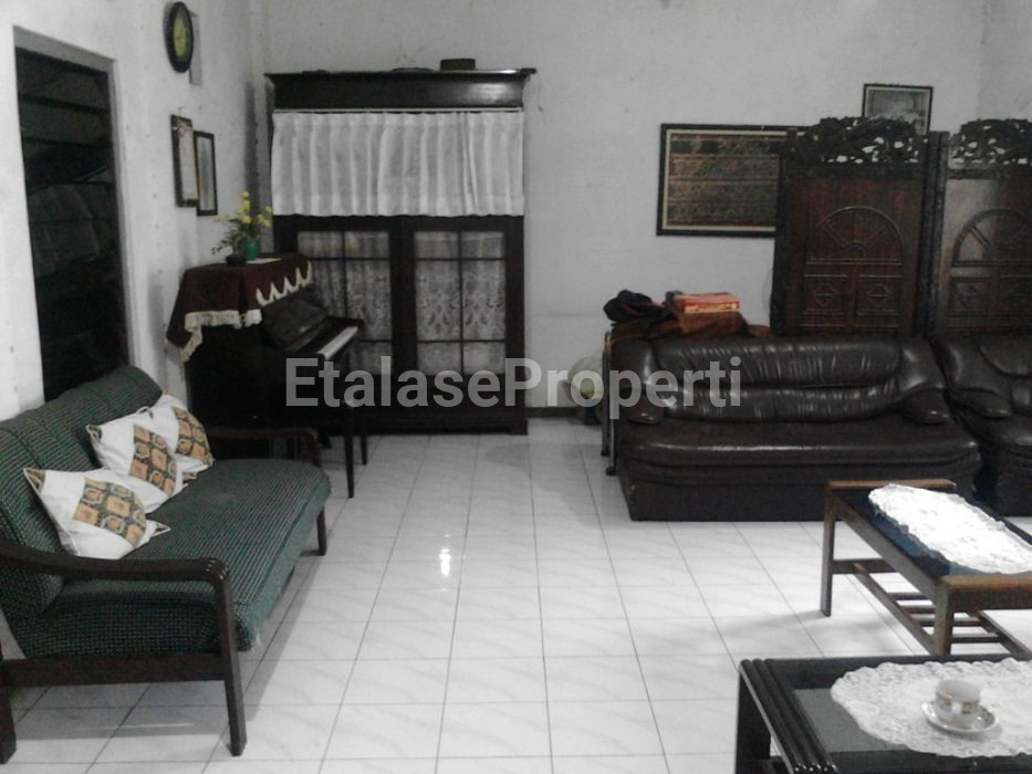 Foto properti Dijual Rumah Usaha Strategis Raya Karangmenjangan 2