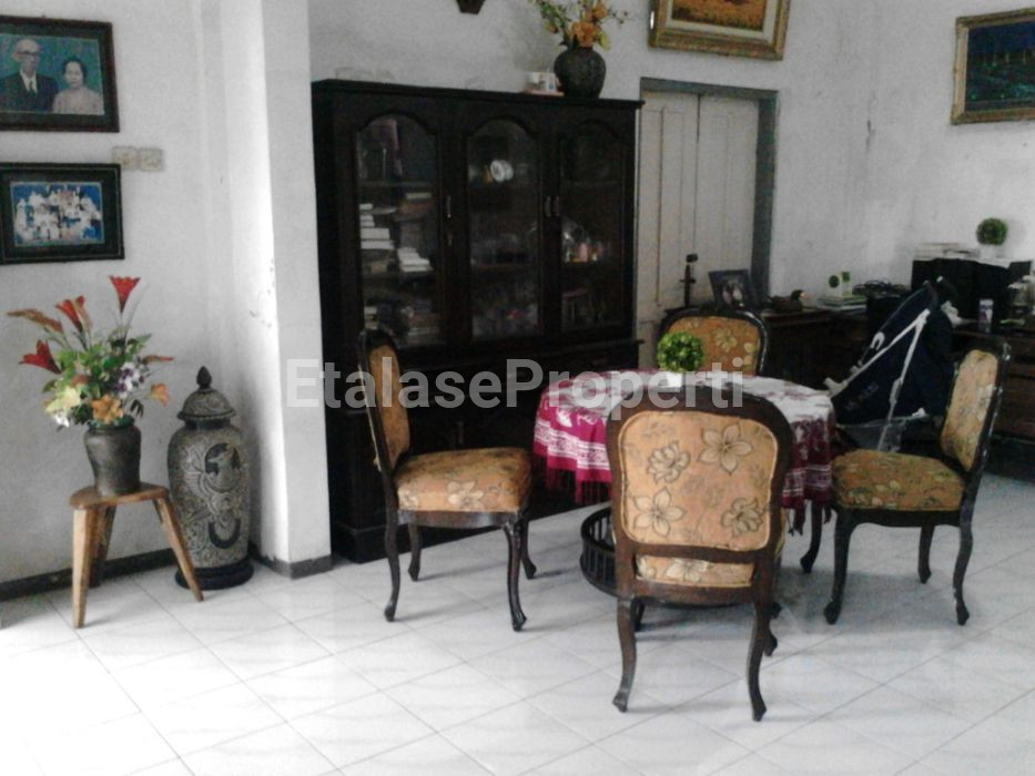 Foto properti Dijual Rumah Usaha Strategis Raya Karangmenjangan 6