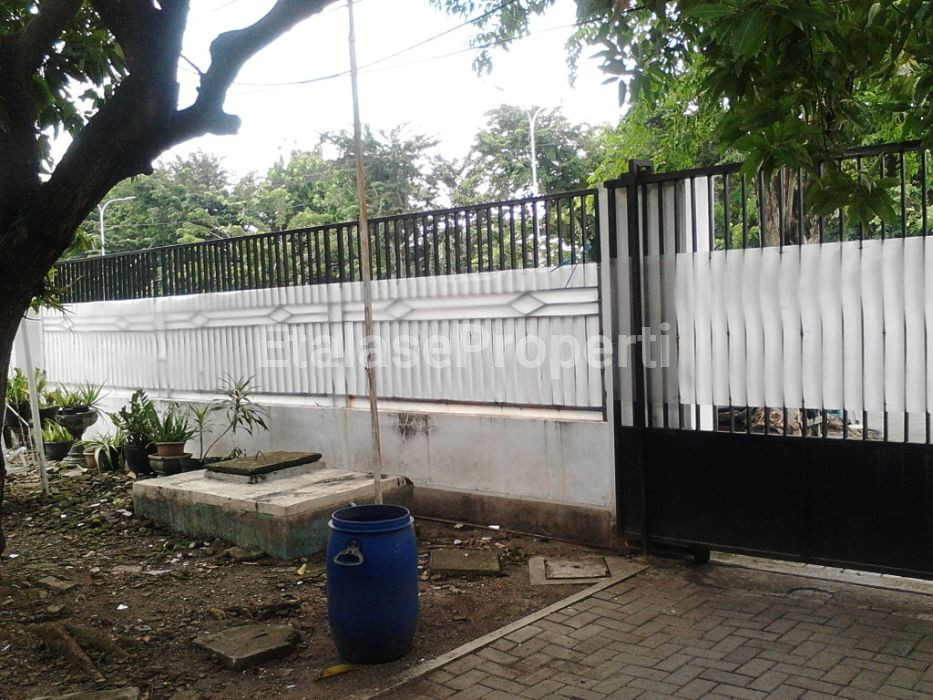 Foto properti Dijual Rumah Usaha Strategis Raya Karangmenjangan 8