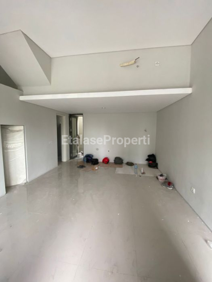 Foto properti SEWA Rumah  NORTHWEST CENTRAL (Citraland) - Surabaya 2