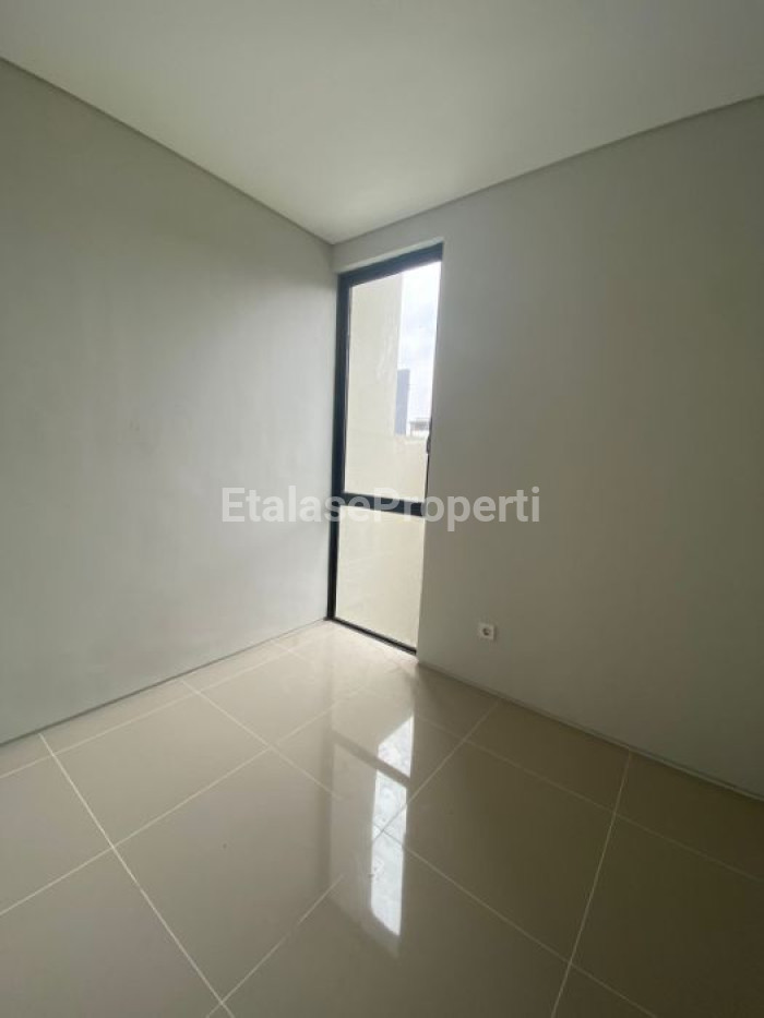 Foto properti SEWA Rumah  NORTHWEST CENTRAL (Citraland) - Surabaya 3
