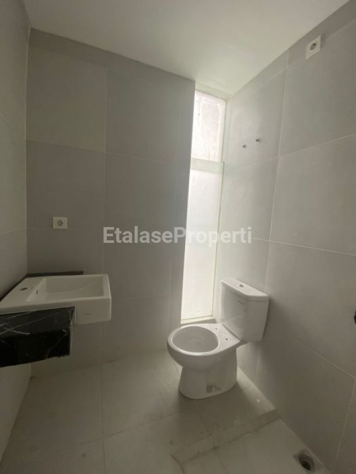 Foto properti SEWA Rumah  NORTHWEST CENTRAL (Citraland) - Surabaya 4