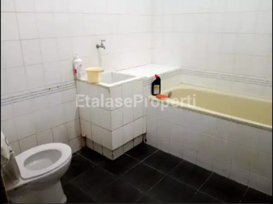 Foto properti Dijual Rumah Hitung Tanah Di Kertajaya Indah 6